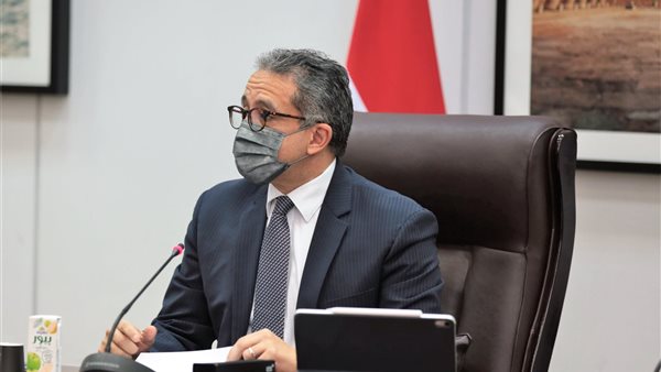 وزير السياحة 