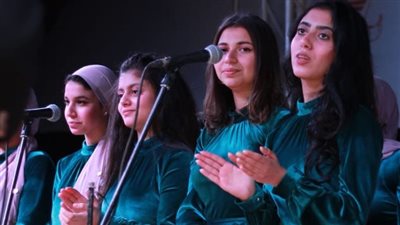 المسرح المتنقل يقدم مجموعة متنوعة من عروضه الفنية بجامعة الأزهر