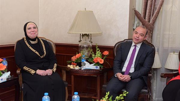 وزيرة التجارة ورئيس