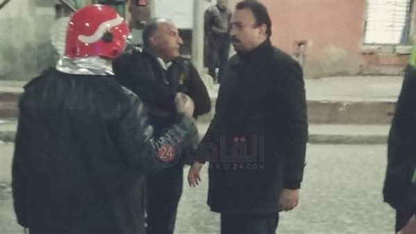 سيارة نقل تصطدم بالحاجز