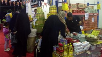 تزامنًا مع اقتراب شهر رمضان.. إقامة معارض للسلع الغذائية بأسعار مخفضة بالقاهرة وبورسعيد | بث مباشر