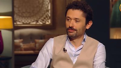 تأثرت نفسيًا بسبب الاختيار.. أبرز تصريحات كريم محمود عبد العزيز في صاحبة السعادة