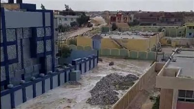 إصلاح كسر في خط مياه رئيسي بالعريش بعد غرق حي بالكامل | فيديو