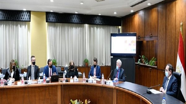 وزير البترول يستقبل