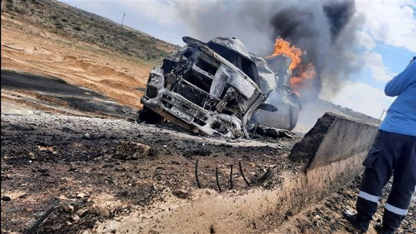 حريق سيارة تحمل بضائع