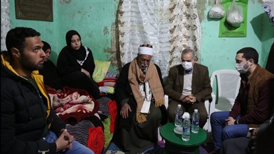 محافظ كفر الشيخ يقدم واجب العزاء لأسرة الشهيد مجند ضياء الصباغ │ صور