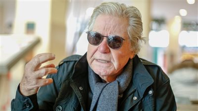 تامر عبد المنعم يهني حسين فهمي بعد توليه رئاسة مهرجان القاهرة السينمائي الدولي