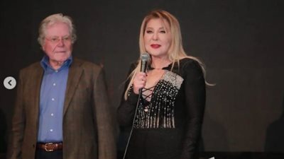 نادية الجندي تهنئ حسين فهمي على توليه رئاسة القاهرة السينمائي: أثبت وجودك من قبل