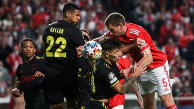 بنفيكا يهزم أياكس على ملعبه ويتأهل لربع نهائي دوري أبطال أوروبا