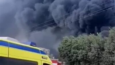 الدفع بخزانات مياه كبيرة للسيطرة على حريق مصنع المواد الكيماوية بكرداسة 