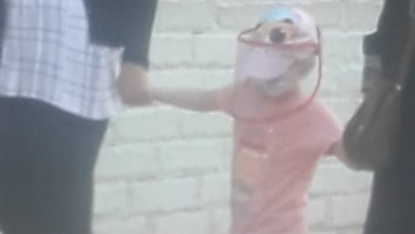 طفلة القناع 