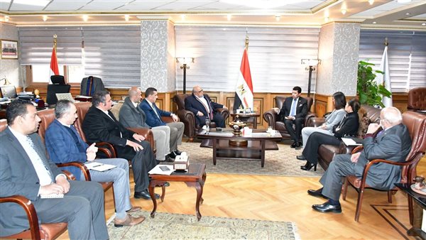 وزير الرياضة يلتقي