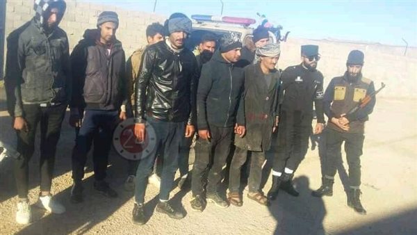 لحظة تسليم المهاجرين