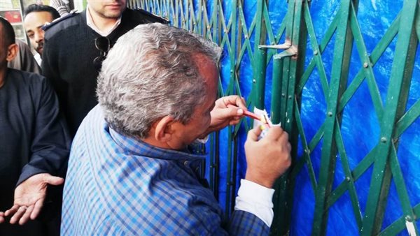 غلق المحالات بأسوان