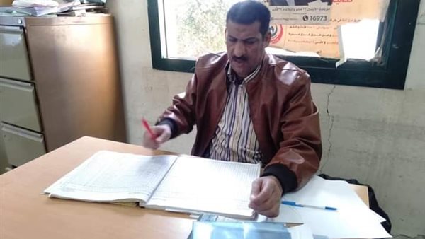 التحقيق مع 13 موظفا