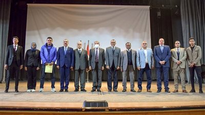 رئيس جامعة بني سويف يشهد ختام فعاليات برنامج قادة الجمهورية الجديدة