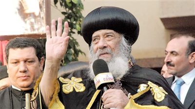 البابا شنودة الثالث في حوار تليفزيوني سابق: البطريرك لا يأخذ راتبًا ويأكل ويشرب ويلبس من الناس