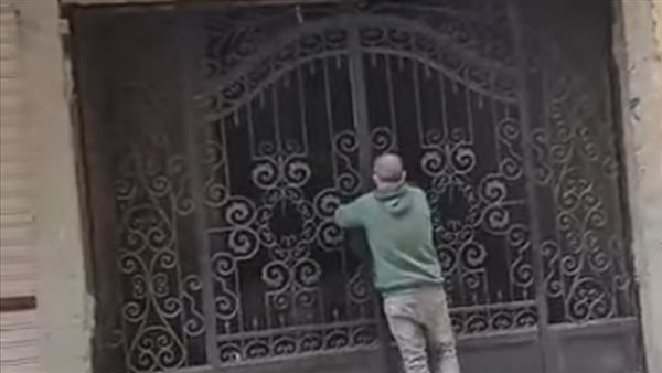 سيدة تفاجئ باستيلاء