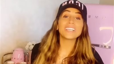 مع غيري ومش مبسوط.. دينا الشربيني تحتفل بعيد ميلادها بمقطع من أغنية البخت