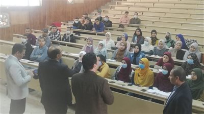 ندوة تعريفية عن ريادة الأعمال بعلوم سوهاج بالتعاون مع جهاز تنمية المشروعات المتوسطة