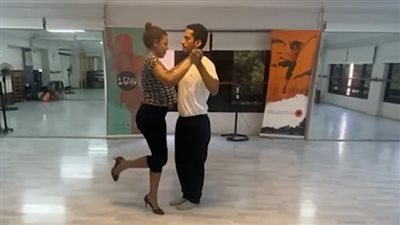 ناهد السباعي ترقص مع محمد حاتم في كواليس مسلسل منورة بأهلها | فيديو 