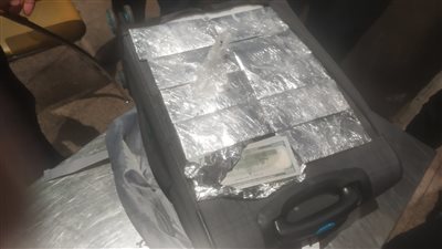 جمارك مطار القاهرة تحبط محاولة تهريب 135 ألف دولار أمريكي