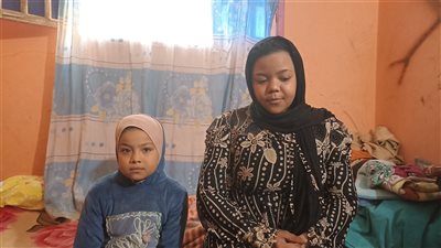 باعا عفش البيت.. مأساة مي وميادة ببني سويف: والدتنا أتحبست بسبب الديون ونفسنا حد يساعدنا|صور وفيديو
