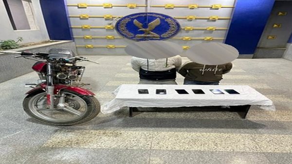 متهمان بسرقة الهواتف