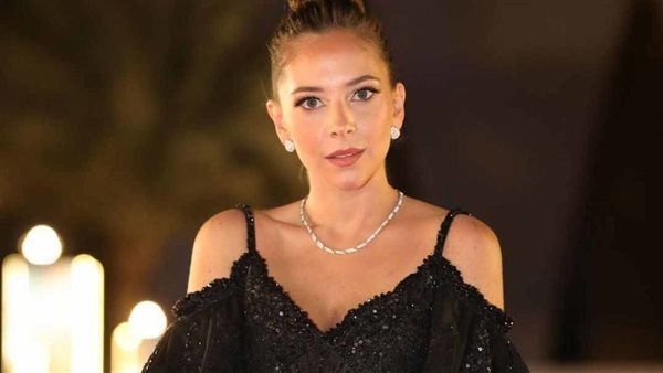 فاطمة البنوي 