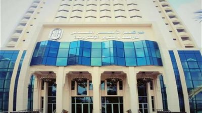 ابني بالخارج وأود إخراج زكاة الفطر عنه ما الحكم؟.. الأزهر للفتوى يجيب 