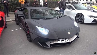 تقديرًا للاعتناء بها خلال حملها.. فتاة ماليزية تهدي زوجها سيارة لامبورجيني | فيديو