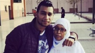 بدء عزاء والدة مطرب المهرجانات أورتيجا بمسجد الخلفاء الراشدين في مصر الجديدة | بث مباشر