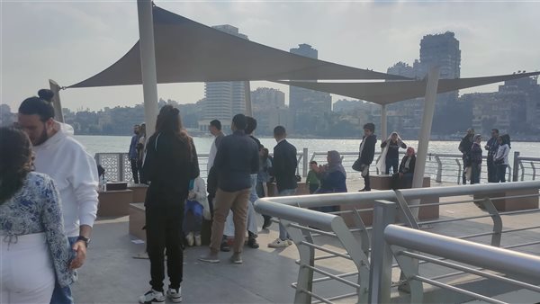 توافد المواطنين على