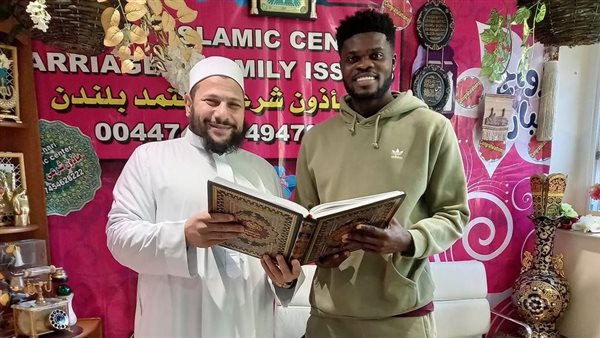 توماس بارتي يعتنق