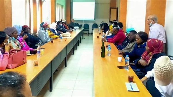 وفدًا من المركز المصري