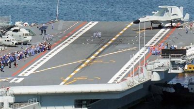 حاملة طائرات صينية ومدمرة أميركية تبحران في مضيق تايوان