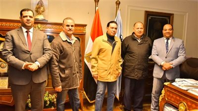 محافظ أسيوط يبحث مع أعضاء مجلسي الشيوخ والنواب مطالب المواطنين وتلبية احتياجتهم