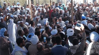 بحضور 5 آلاف شخص.. الكفن ينهي خصومة ثأرية بين عائلتين في أسوان