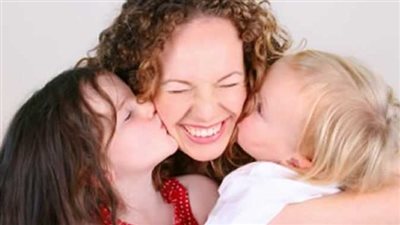 ما التأثيرات النفسية لعيد الأم على السيدات غير المنجبات.. خبير نفسي يجيب