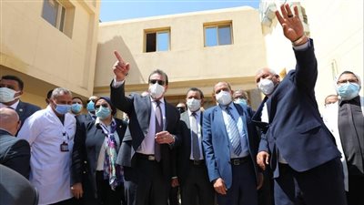 خالد عبدالغفار يتابع الخدمات الطبية المقدمة لأهالي الوادي الجديد