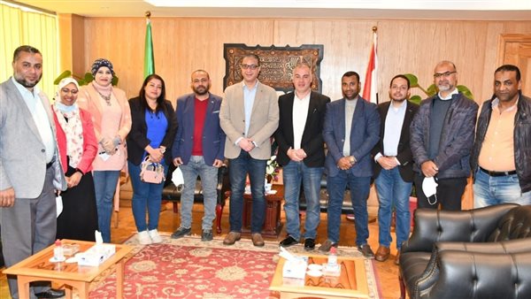 محافظ الفيوم يلتقي