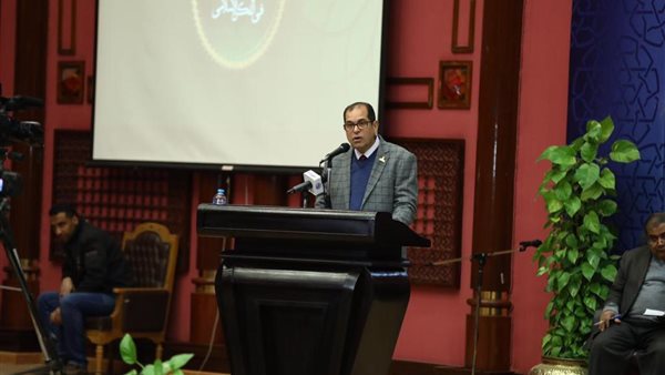 الدكتور يوسف عامر