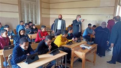 وكيل تعليم الشرقية يتفقد عددًا من المدارس للاطمئنان على طلاب الصف الأول الثانوي