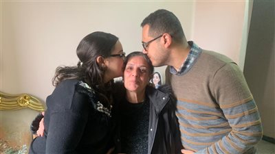 الأم المثالية ببورسعيد: كافحت 14 عامًا بعد وفاة زوجي.. وربنا عوضني خير بتفوق أبنائي |فيديو وصور 