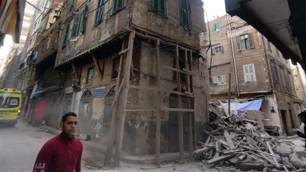 عقار العطارين المنهار