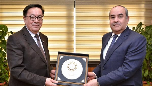 وزير الطيران وسفير