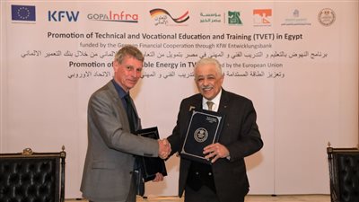 التعليم: تجهيز عدد من المدارس الفنية بألواح شمسية