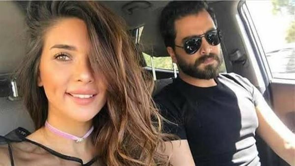 معتصم النهار وزوجته