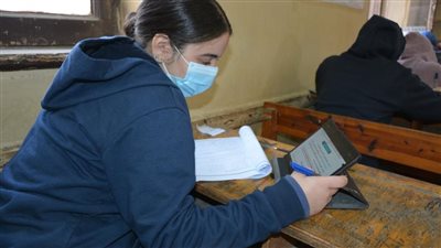 بمادة التاريخ.. تدريب طلاب الأول الثانوي على التابلت اليوم