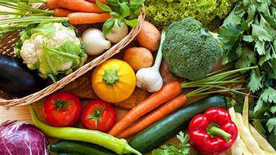 تعرف على أسعار الخضروات والطيور والسلع الغذائية بالأسواق اليوم | بث مباشر 